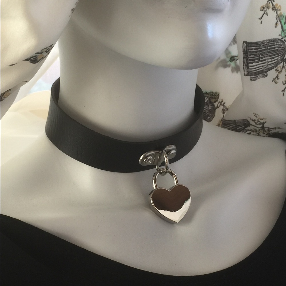 Faux Leather Choker Locking Heart